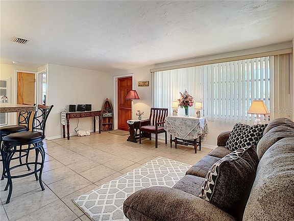 5th image of 13823 San Juan Ave