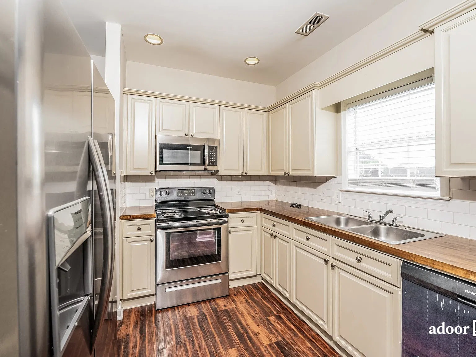 5 bed, 3.0 bath, 2008 sqft, $2,600 — Photo 4