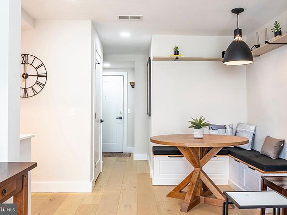 3rd image of 919 12th St NE #305