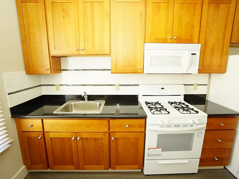Shattuck Apartments — Photo 33