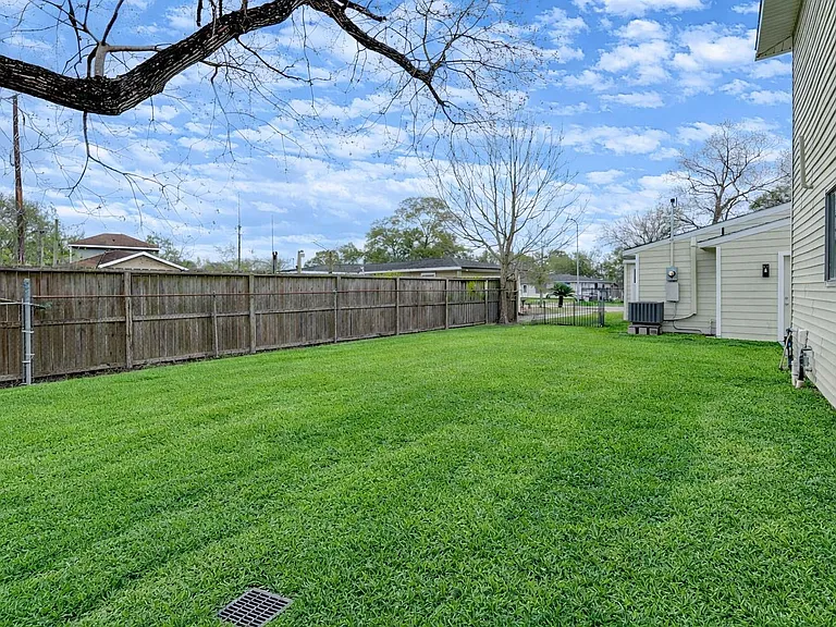 6603 1/2 Narcissus St — Photo 26