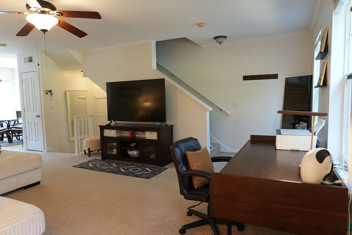 Building Photo - 1004 Waterside Dr