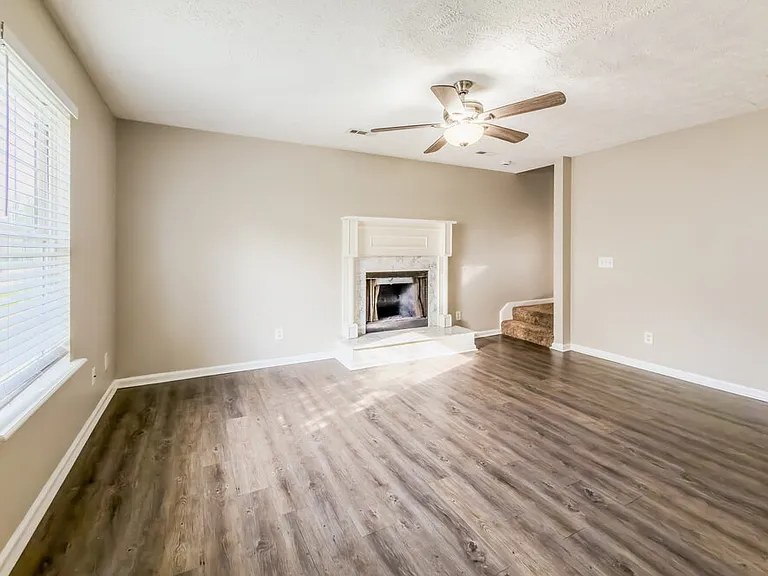 1435 Tuffnell Dr — Photo 5