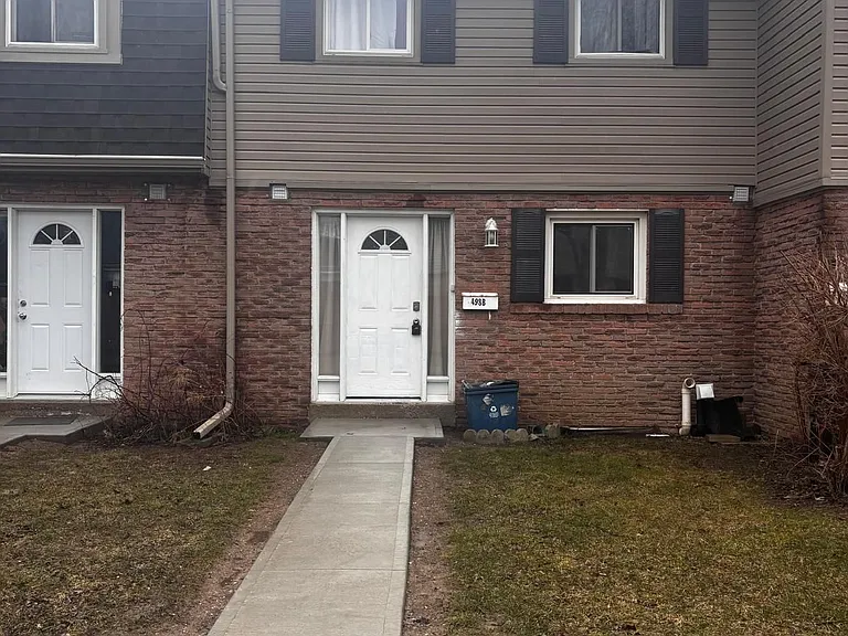 498B Grey St — Photo 1