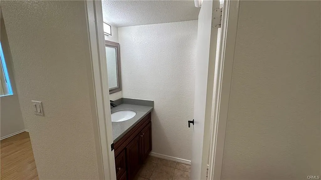 1 bed, 1.5 bath, 800 sqft, $2,100 — Photo 4