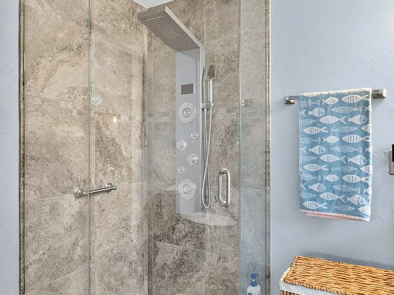 4670 NE 4th Ave — Photo 21