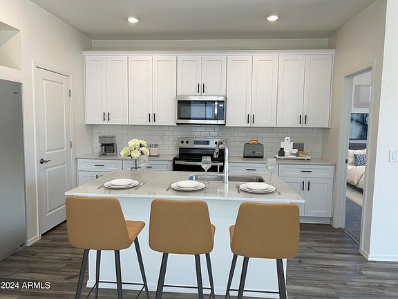 3rd image of 18098 W CIELO GRANDE Avenue