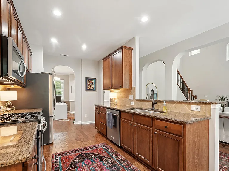 504 Hammond Oak Ln — Photo 6