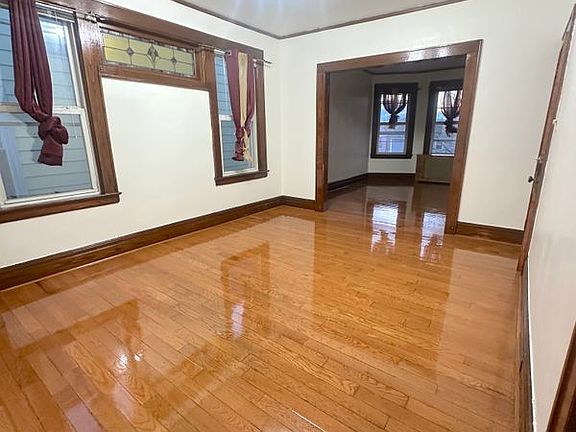 4th image of 250 Highland Ave Floor 2