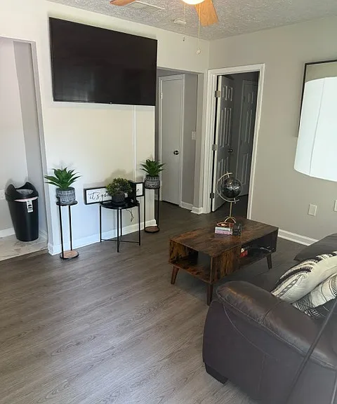 151 Lawton St SW — Photo 2