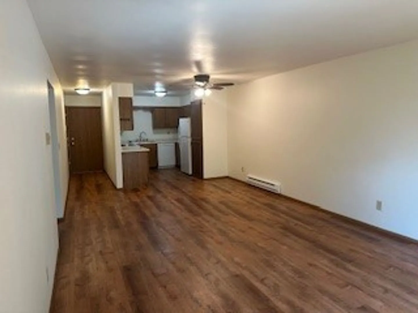 Spacious 2 bed, 1 bath — Photo 3