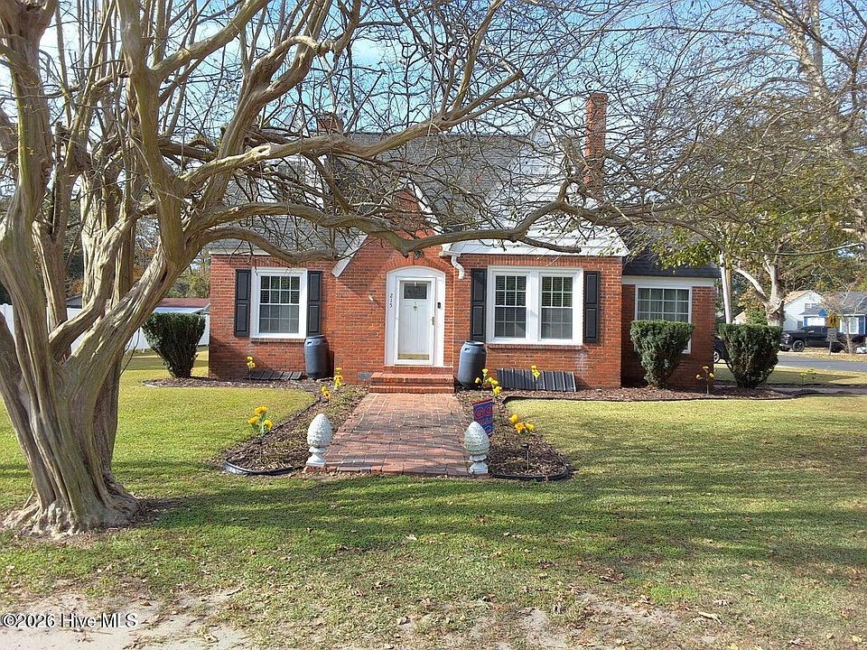 1st image of 215 N Elm Street
