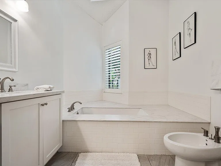 2585 Sheltingham Dr — Photo 22