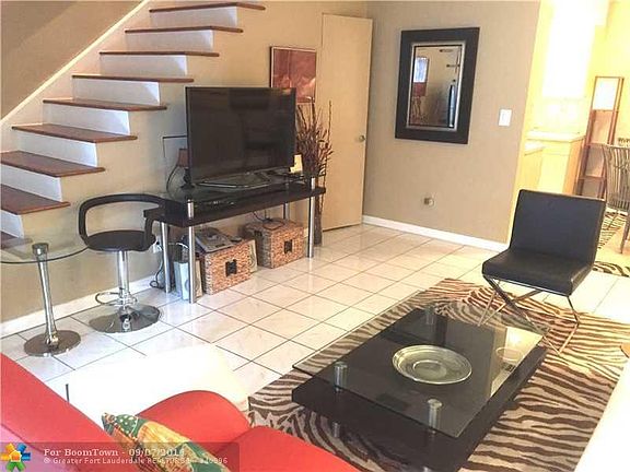 3rd image of 5 Hathaway Ln