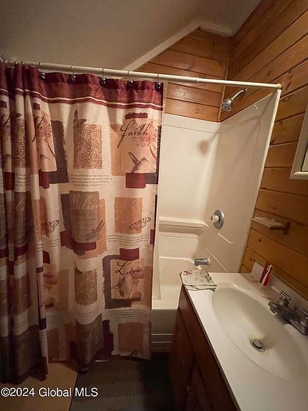 4th image of 64 Cummings Street