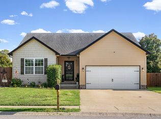 400 Leslie Wood Dr, Clarksville, TN 37040