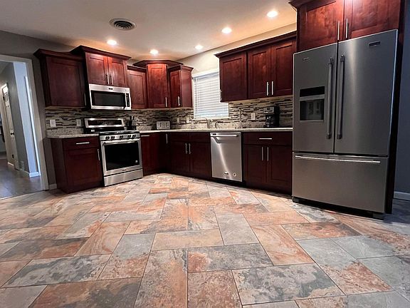 3rd image of 3100 Encanto Dr