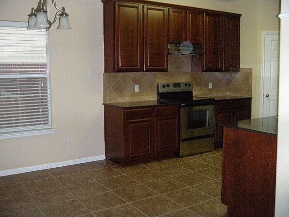 4th image of 6210 Bridgewood Dr