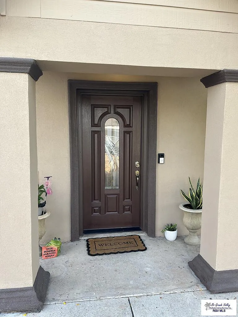 3 bed, 1.5 bath, 988 sqft, $1,600 — Photo 3