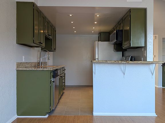 Breakfast nook for 2