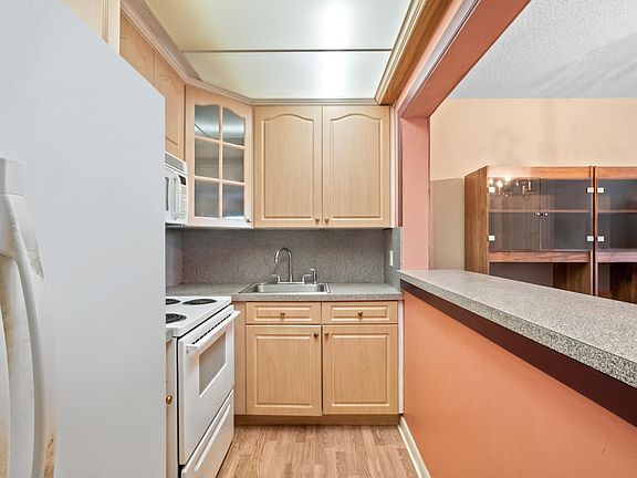 3rd image of 1520 Mckinley Street #215e