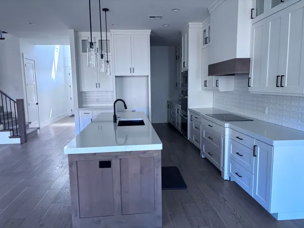 376 S Water Course Dr, Washington, UT 84780