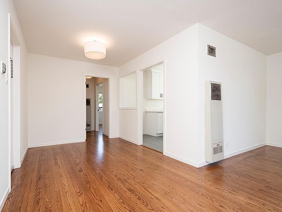 3rd image of 815 Burlingame Ave APT 4