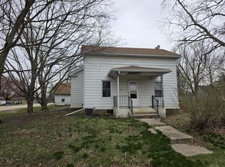 2203 Deets Rd, Sterling, IL 61081