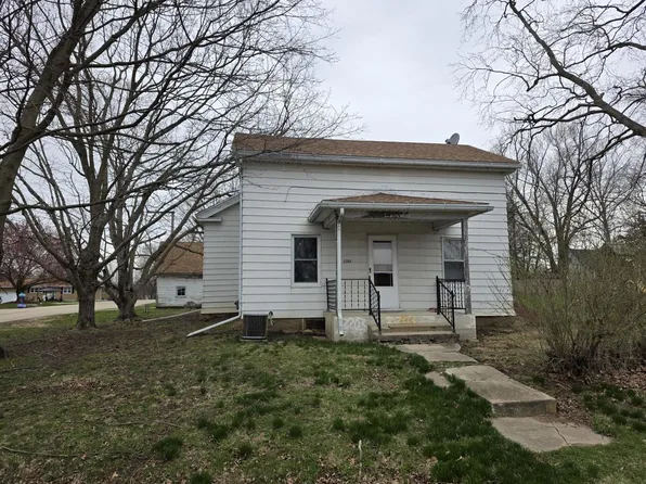 2203 Deets Rd, Sterling, IL 61081