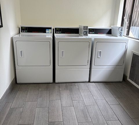 5th image of 412 Dela Vina Ave APT 3