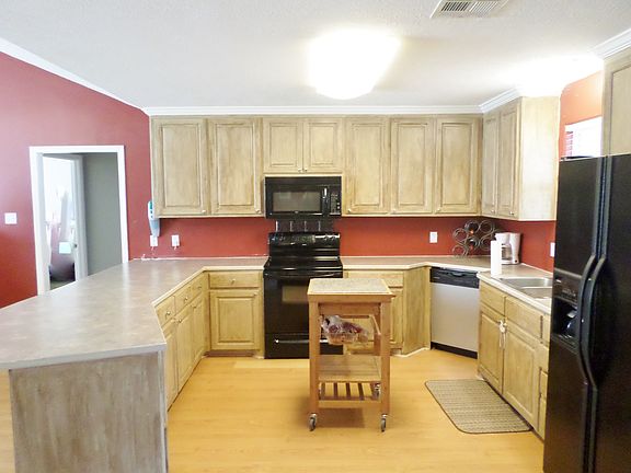 Kitchen/lots of storage