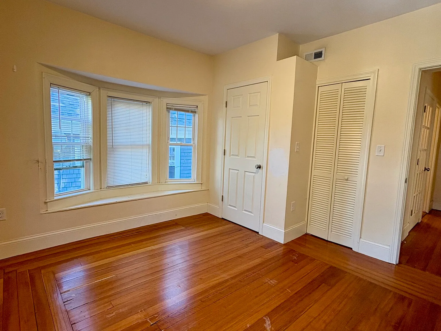 5 bed, 2.0 bath, $4,000 — Photo 3