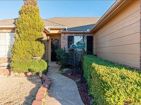 4th image of 2905 Village Dr