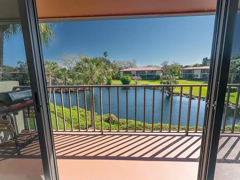 6472 Seagull Dr #306 — Photo 1