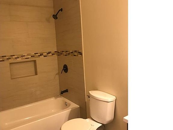 4th image of 335 W 49th St