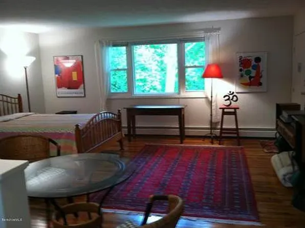 3 Morgan Mnr APT 8, Lenox, MA 01240