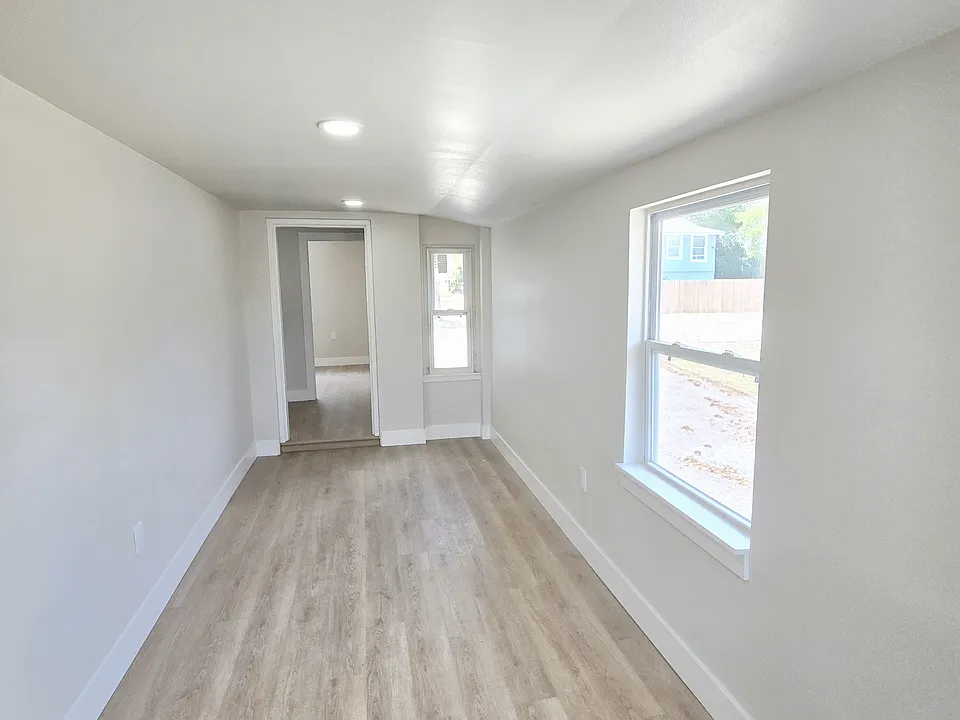 1919 Dr Martin Luther King Jr St S #1919