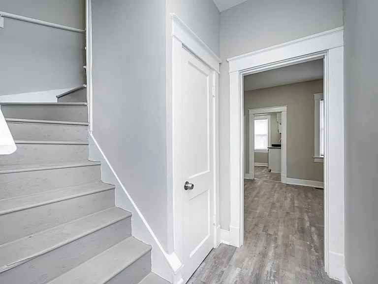1019 Bank St — Photo 15