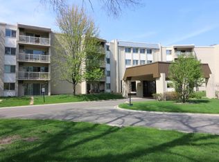900 W Rand Rd APT A403, Arlington Heights, IL 60004