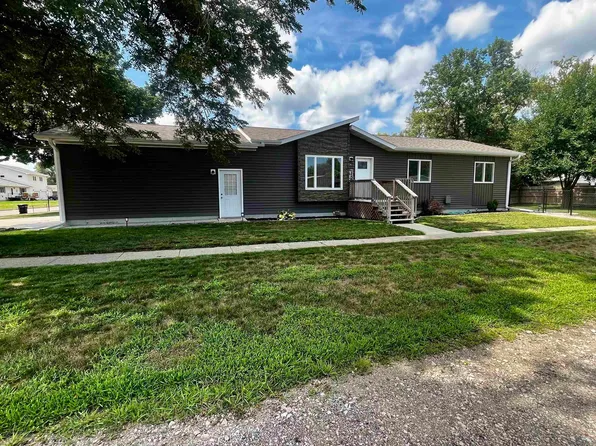 201 N Jackson St, Elk Point, SD 57025