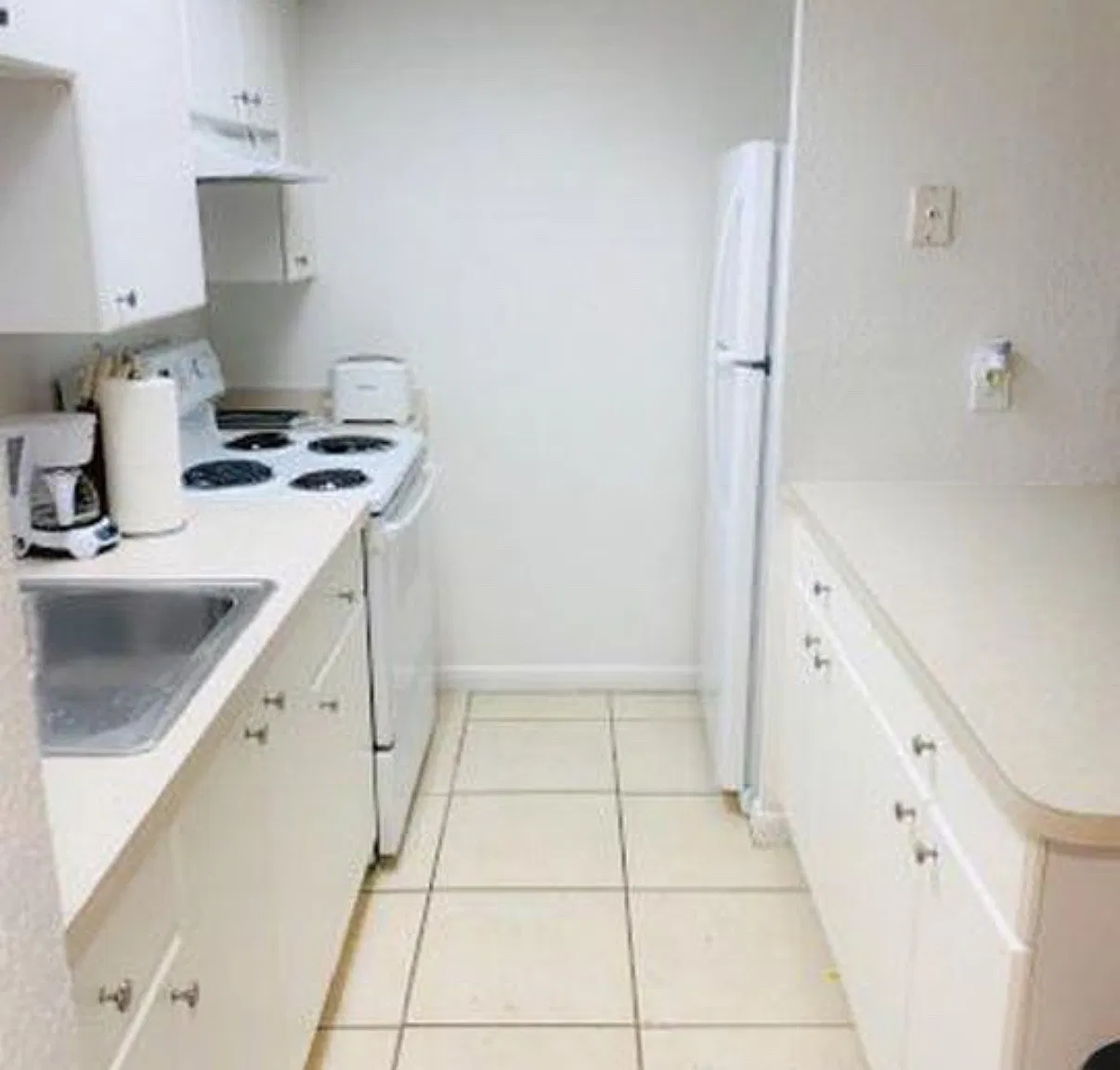 2595 Tamiami Trl — Photo 4