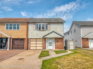 320 Brookfield Ave, Staten Island, NY 10308