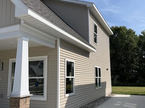 3rd image of 1810 Robinson St #6
