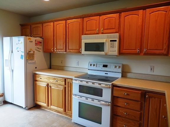 3rd image of 363 E Riverdale Dr