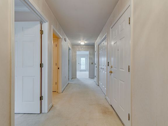 5th image of 425 Siena Dr