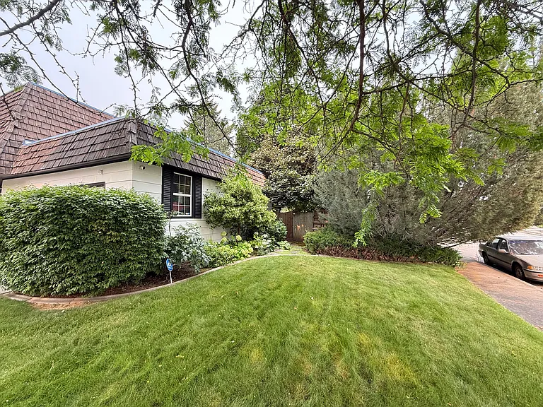 4529 S Napa St — Photo 2