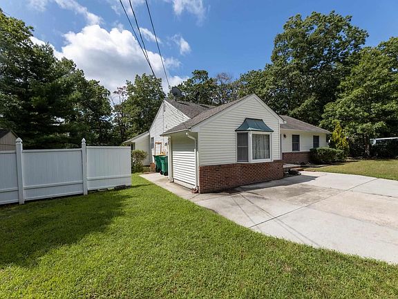 3rd image of 228 E Oakbourne Ave