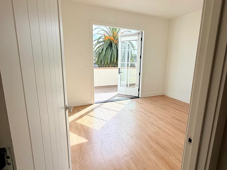 112 E Ortega St #204 — Photo 8