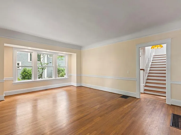 327 Adams St — Photo 4