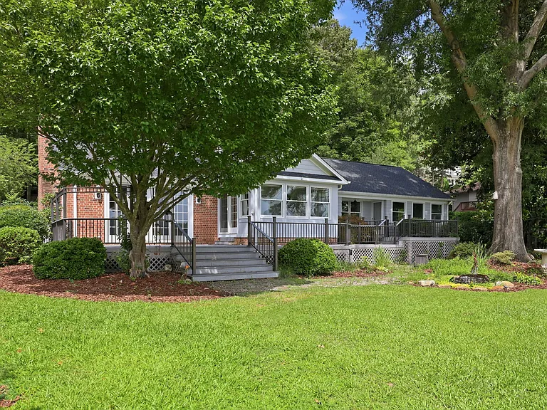 253 Lakeview Dr — Photo 6